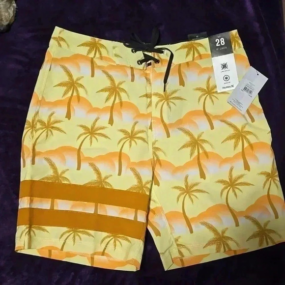 Hurley Men's Tropical Palm Tree Board Shorts / Swim Trunks - Picture 1 of 2